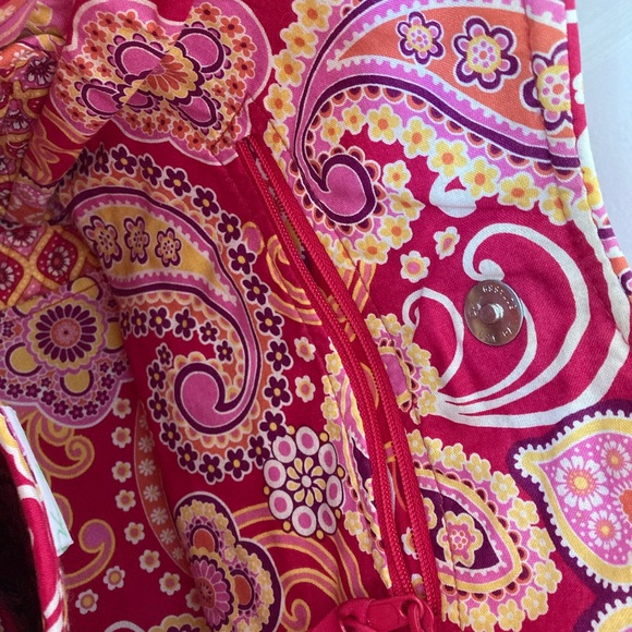 Vera Bradley Medium Handbag. Raspberry Fizz Paisley Print with Snap Closure - Picture 4 of 5